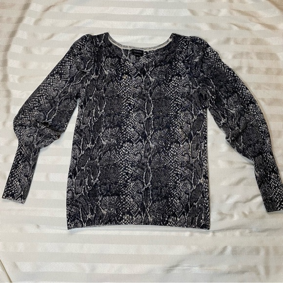 Talbots Pure Merino Wool Women’s Sweater XS Long Bishop Sleeve Gray Snake Print - Picture 4 of 12